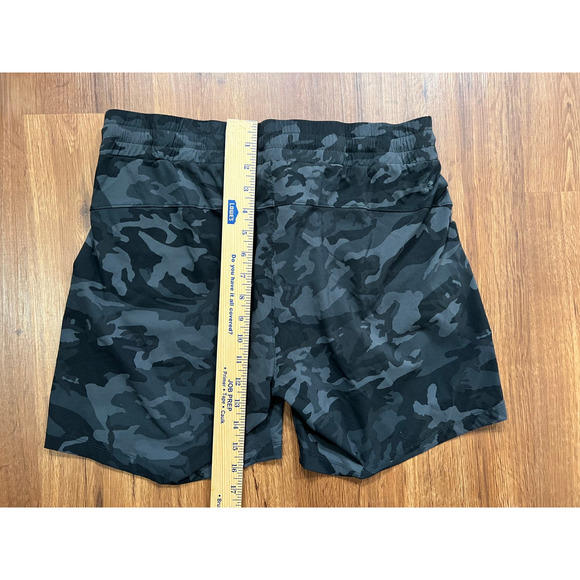 Tuff Athletic Size Medium Gray Camo Running Shorts - Picture 4 of 5